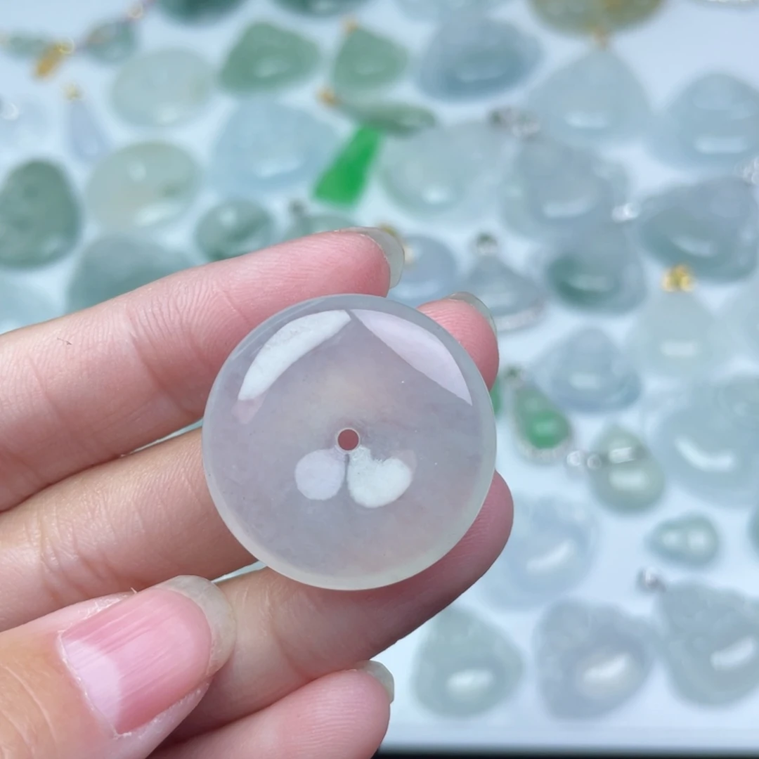 翡翠未镶嵌颈饰平安扣