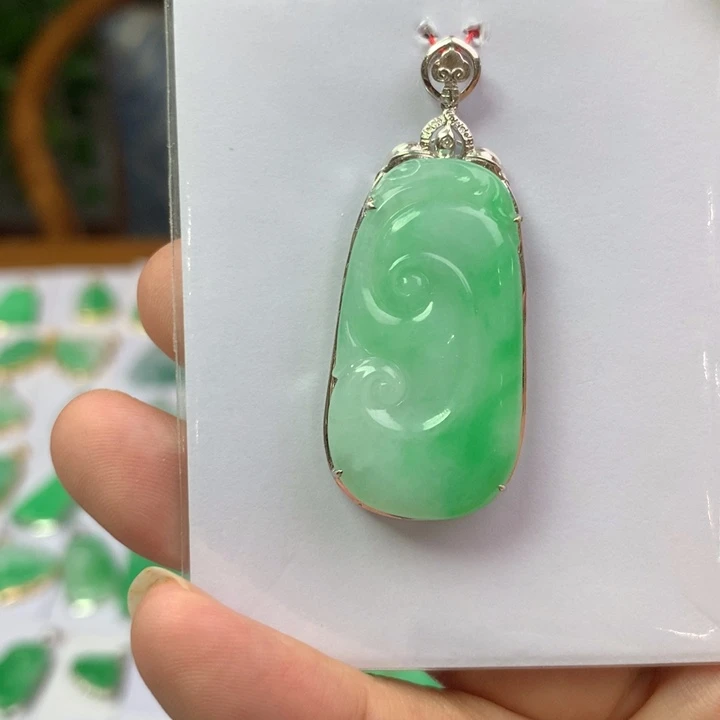 翡翠18K金镶嵌颈饰翡翠首饰