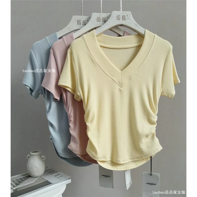 岳岳家9063夏季新款V领短袖螺纹棉面料侧边褶皱纯色上衣女t恤2025