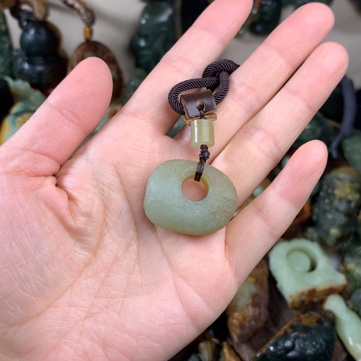 和田玉吊坠未镶嵌