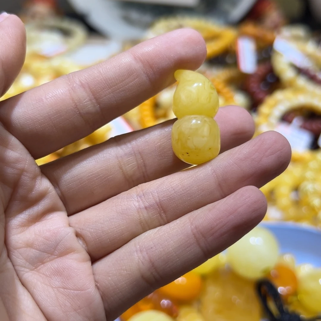 琥珀珠宝奇石未镶嵌