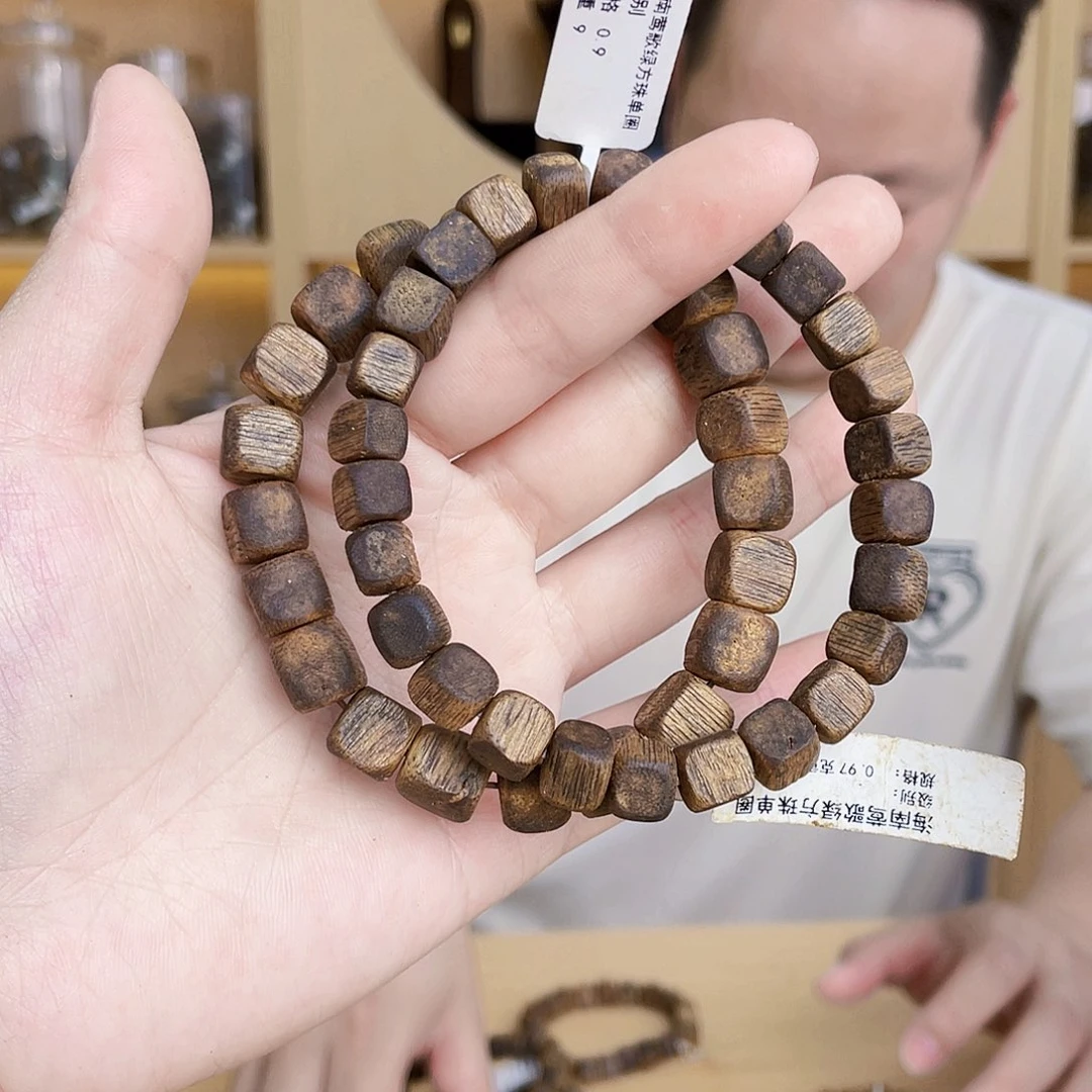沉香碎屑沉香棋楠莺歌绿方珠单圈8克多样性发一