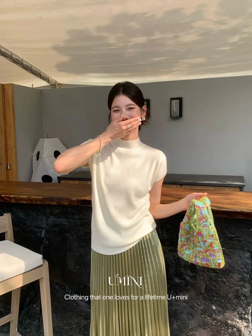 乐缘早秋爆款精致后背扣设计半高领百搭针织上衣0911