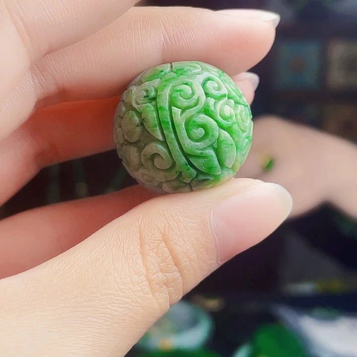 翡翠未镶嵌颈饰多样性