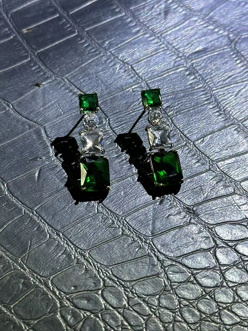 【典藏臻品】时尚气质百搭耳饰y2301