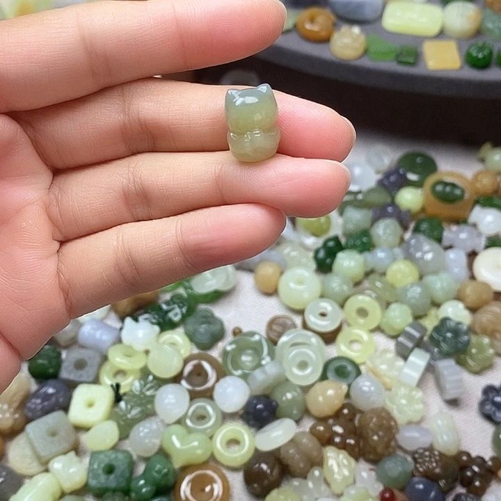 未镶嵌和田玉挂件黄口蓝皮猫