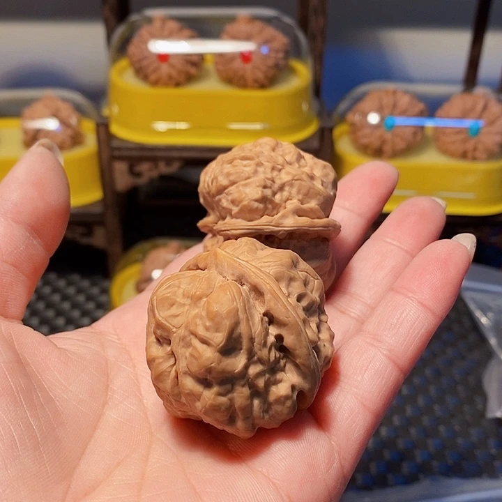 吊坠文玩核桃?文玩核桃