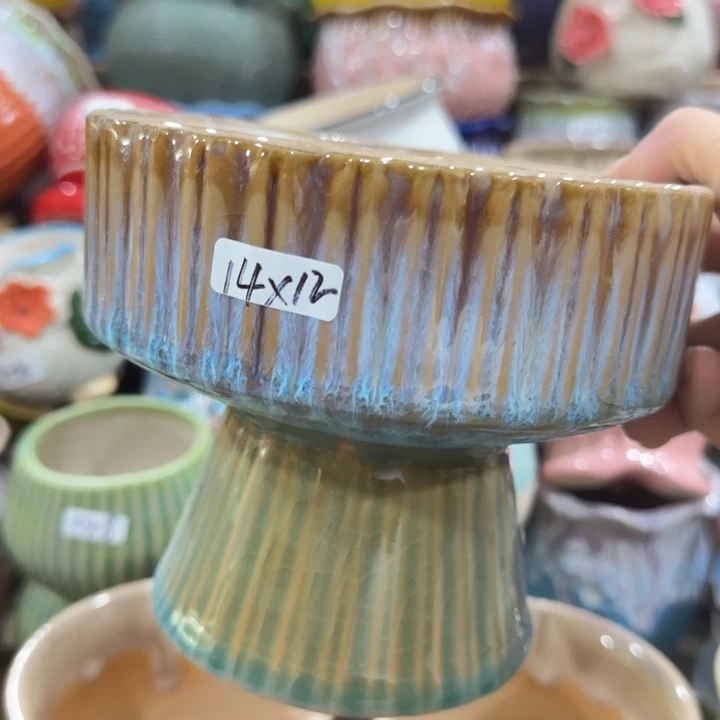 凑9块包邮，有孔，陶瓷花盆