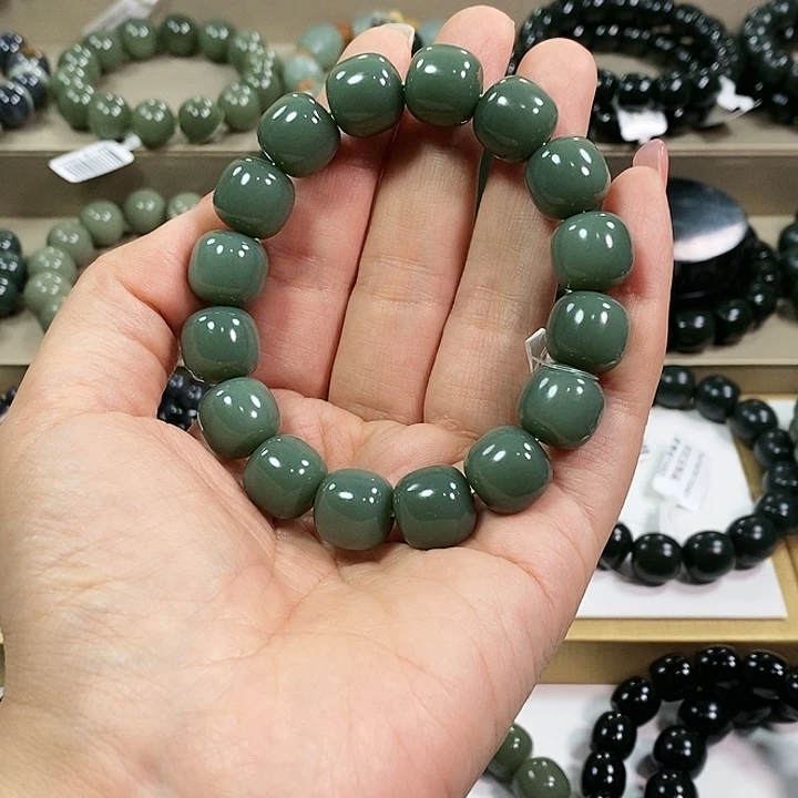 和田玉颈饰未镶嵌挣****鬼