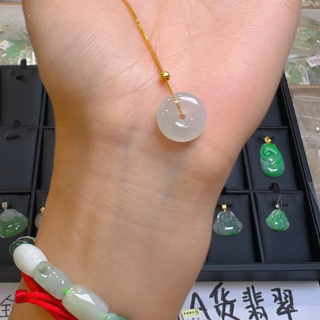 翡翠颈饰足金镶嵌翡翠