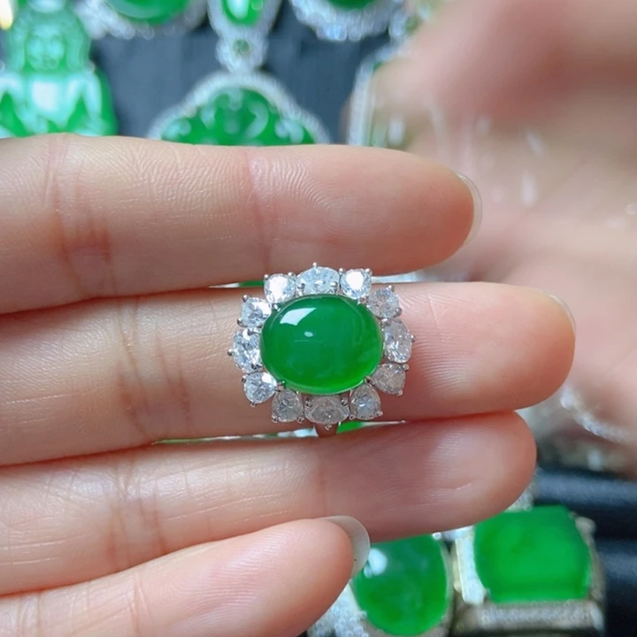 翡翠颈饰18K金镶嵌184。        