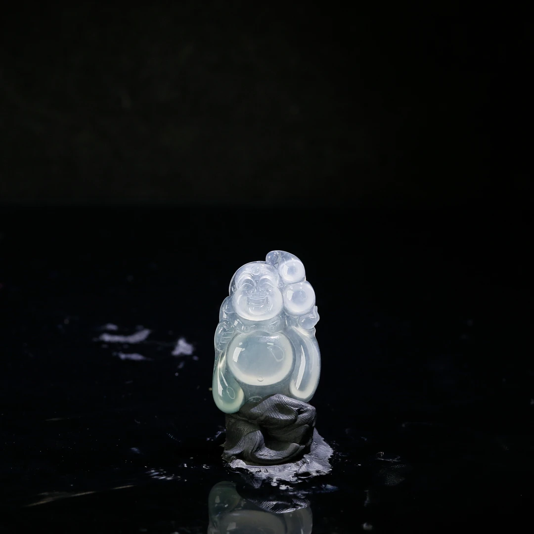 39天然缅甸翡翠A货高冰逍遥佛/500678北京中保拍卖