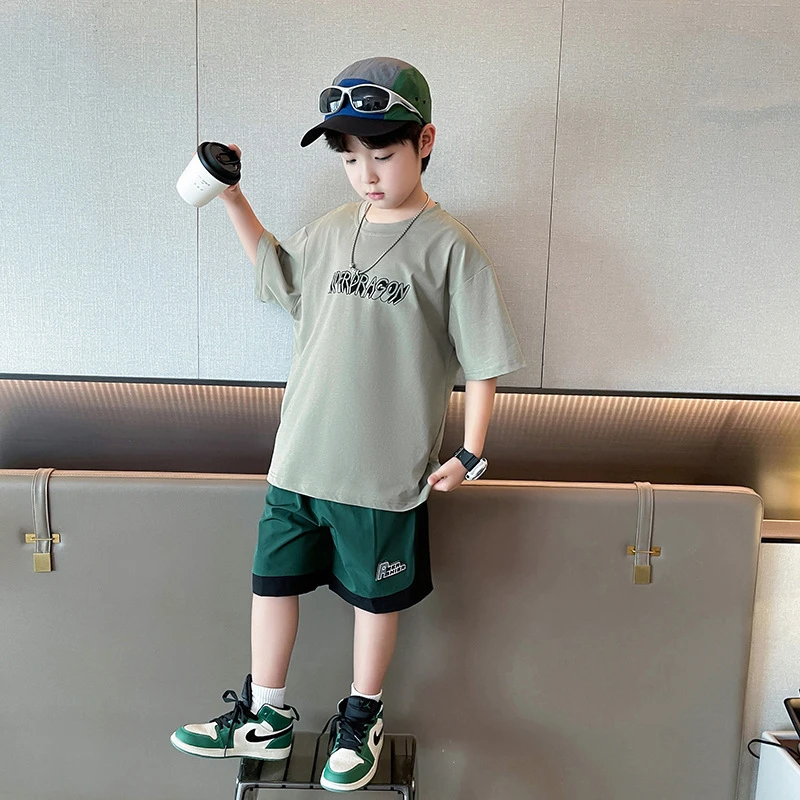 装男童洋气夏季套装2025新款大童6-12岁休闲印花短袖恤两件套7