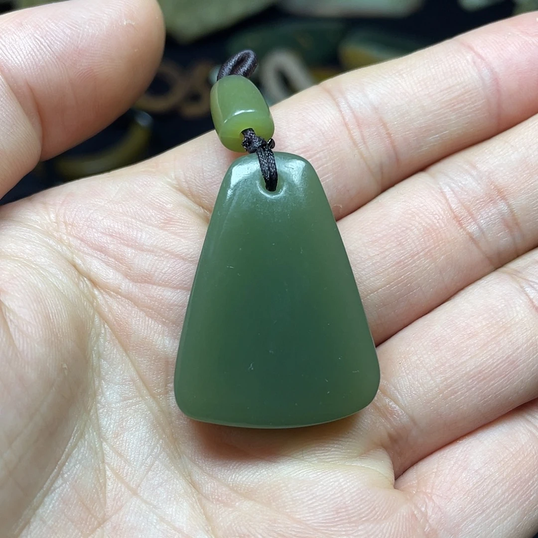 岫岩老玉（透闪石质玉）未镶嵌车挂