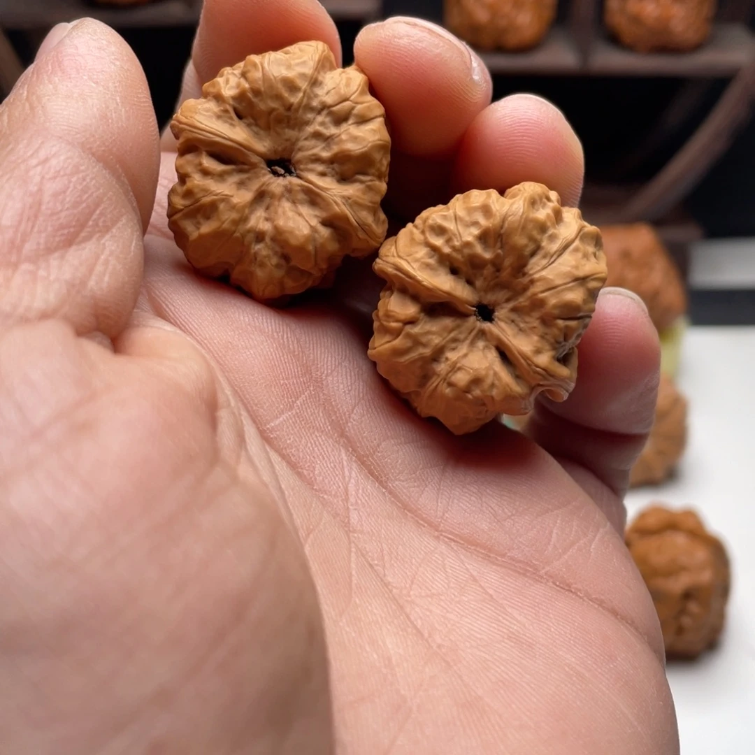 文玩核桃吊坠蛤蟆头核桃 30