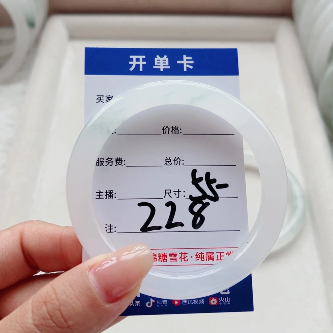 石英质玉手镯未镶嵌飞***猪