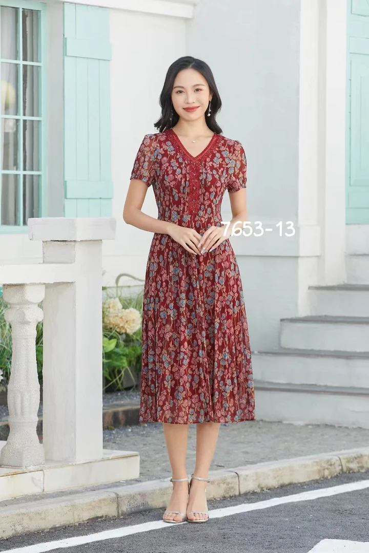 妈妈装裙子高端2024新款贵妇气质奢华中年妈妈显瘦连衣裙女蕾丝