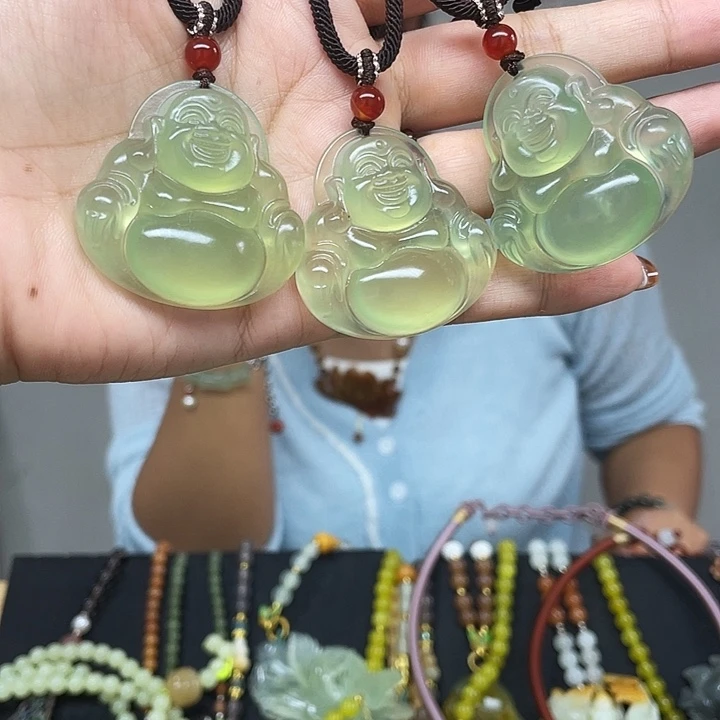 蛇纹石玉未镶嵌颈饰