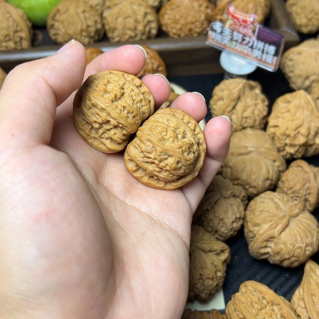 文玩核桃吊坠小球白