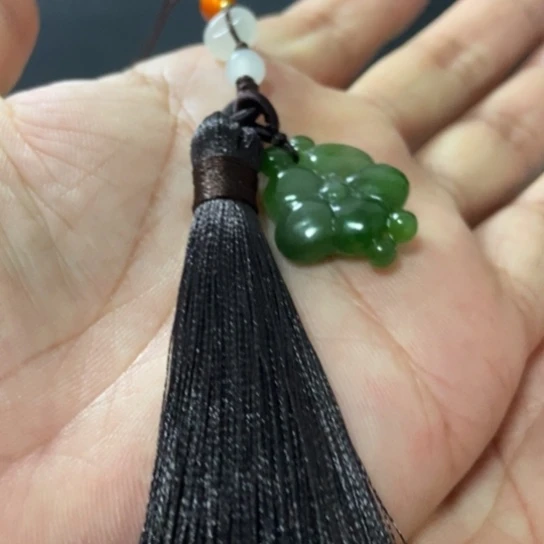 杨***杨颈饰未镶嵌和田玉（碧玉）
