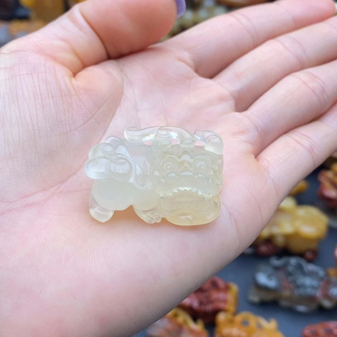 石英质玉（黄龙玉）未镶嵌颈饰