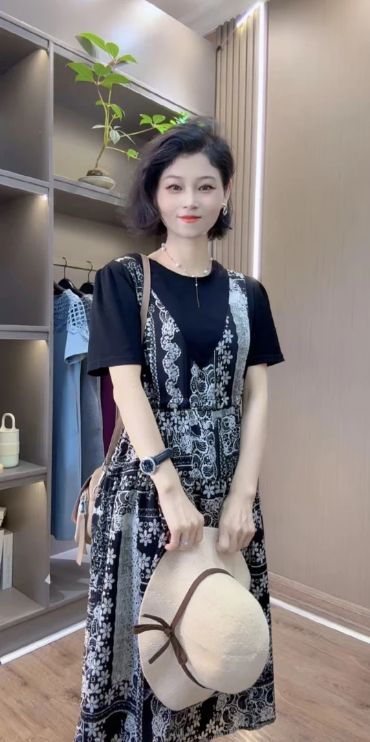 连衣裙女2025夏新款新型花色度假风假两件中长连衣裙5528