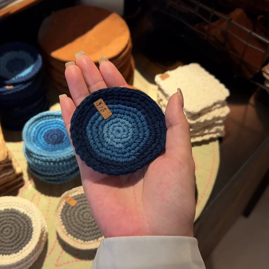 瓷片陶瓷。      陶瓷。