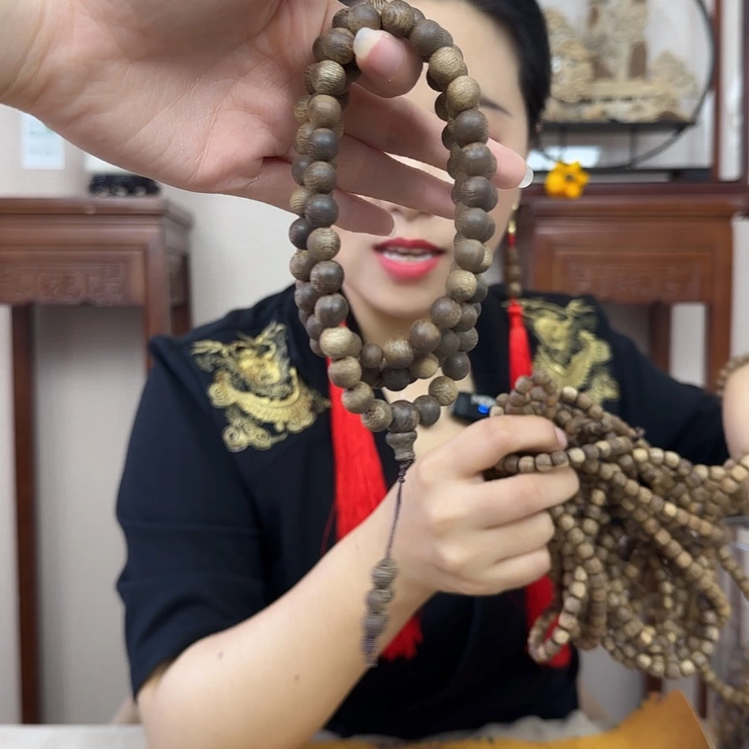 沉香手串0.8圆珠多圈黑油格虫漏
