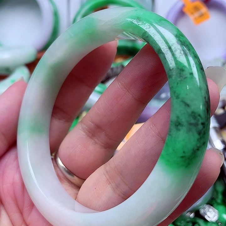 翡翠未镶嵌手镯翡翠