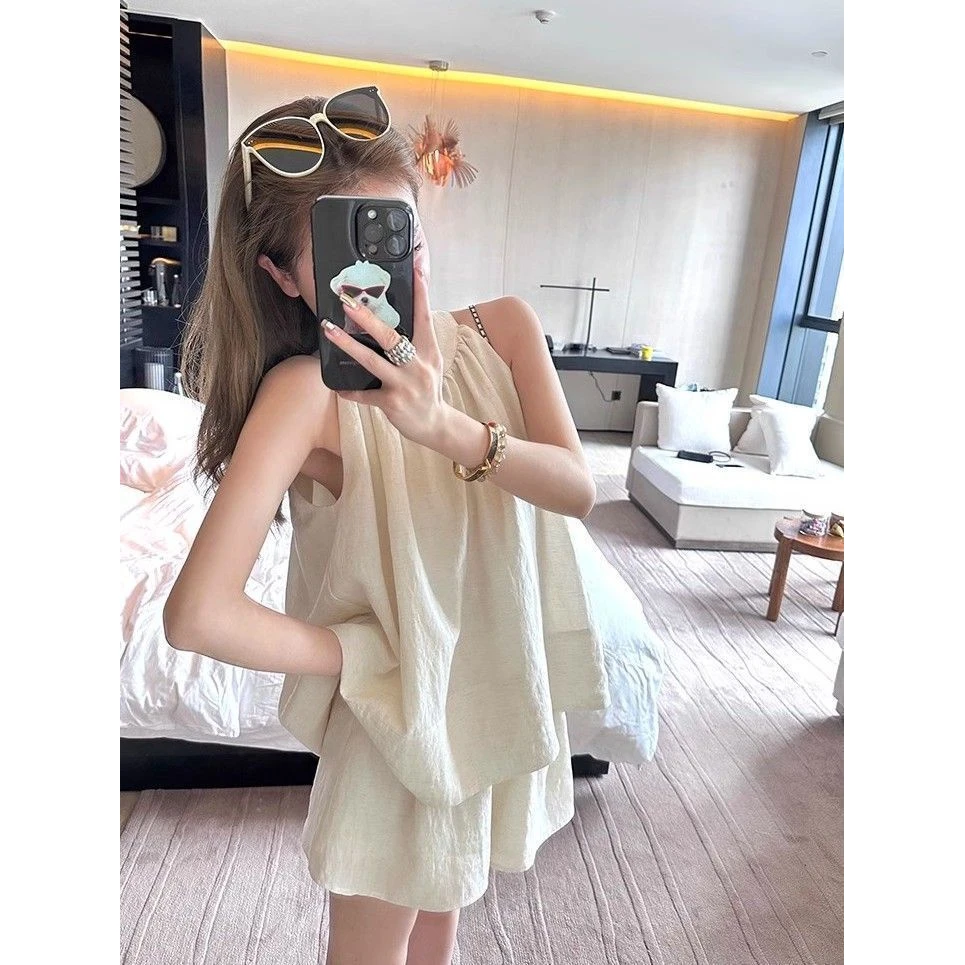 清新吊带无袖漏肩挂脖上衣短裤两件套夏季新款ins休闲套装遮肚潮