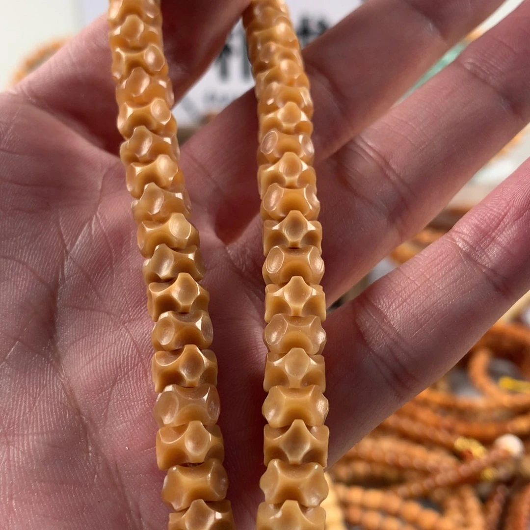 星月菩提吊坠唱****?龙骨手持玉化