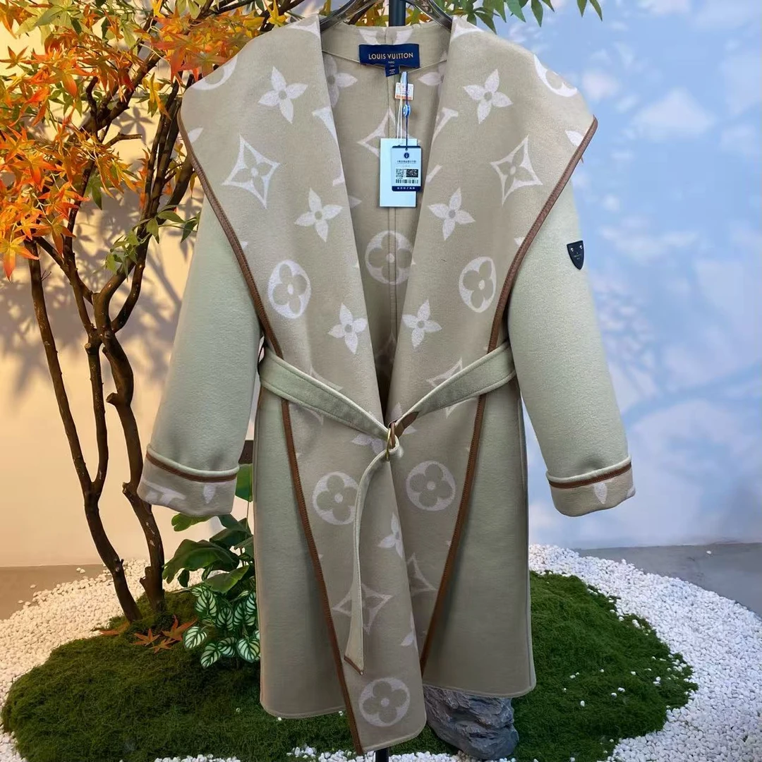 99新 LouisVuitton/路易威登 WM251102/38码/满印内衬围裹式大衣
