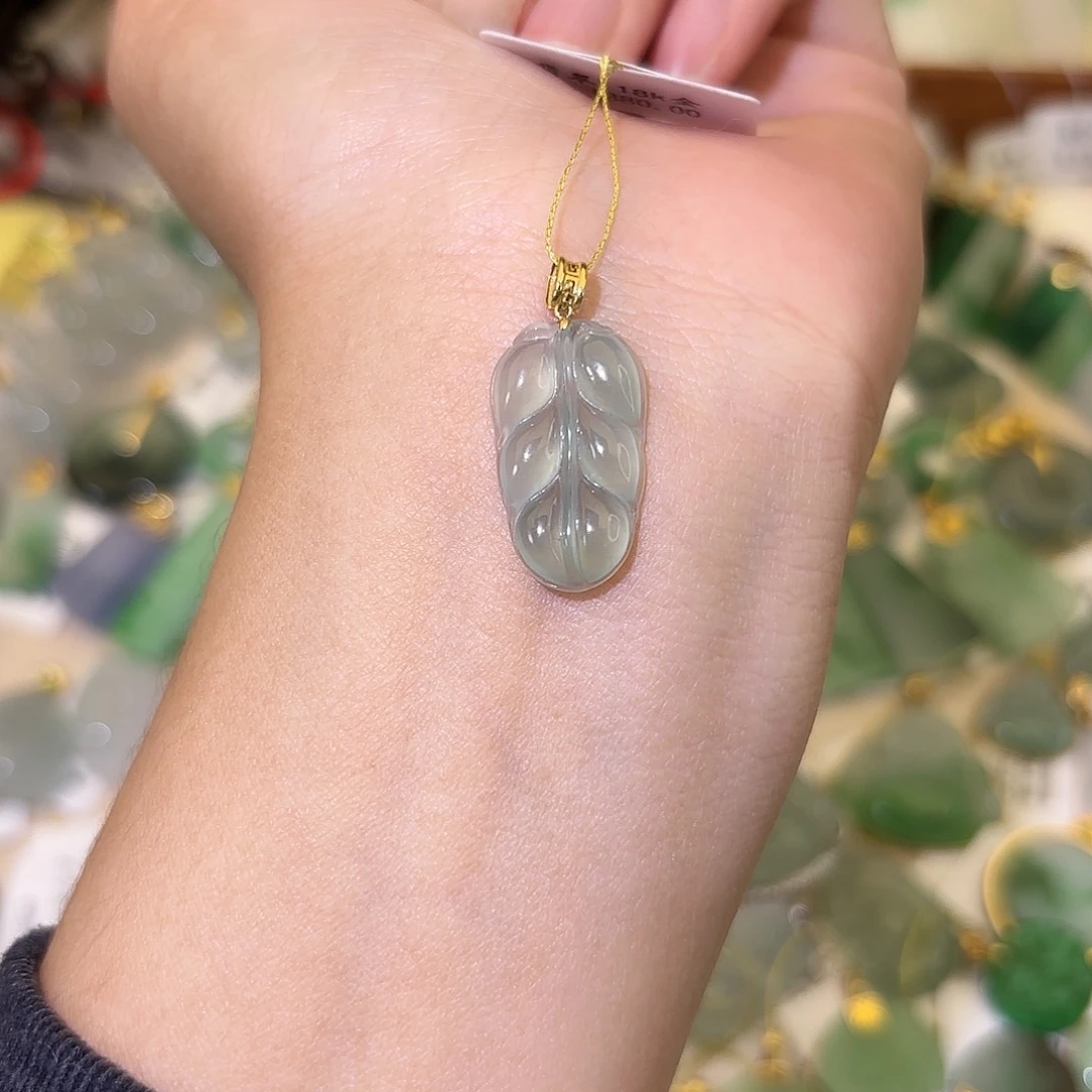 翡翠18K金镶嵌颈饰叶子