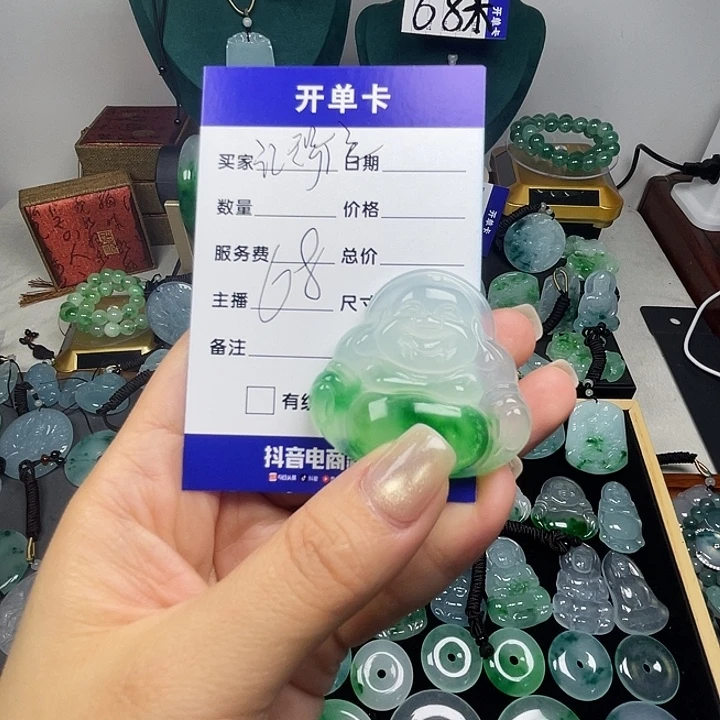 记***住翡翠未镶嵌颈饰佛公