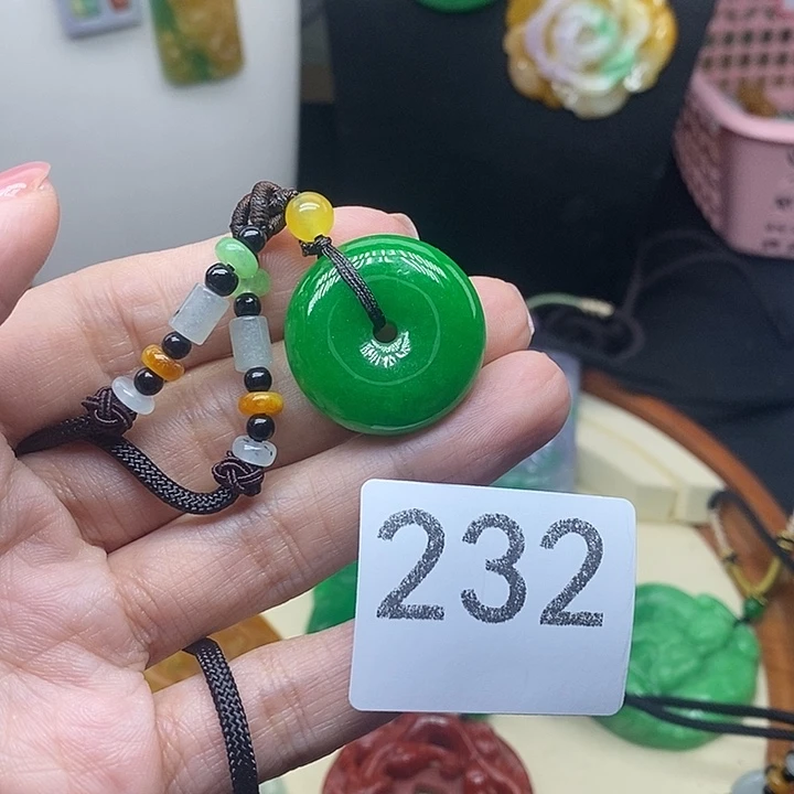 吊坠(赠链)未镶嵌翡翠