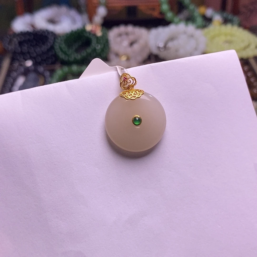和田玉未镶嵌颈饰浓藕粉金镶平安扣