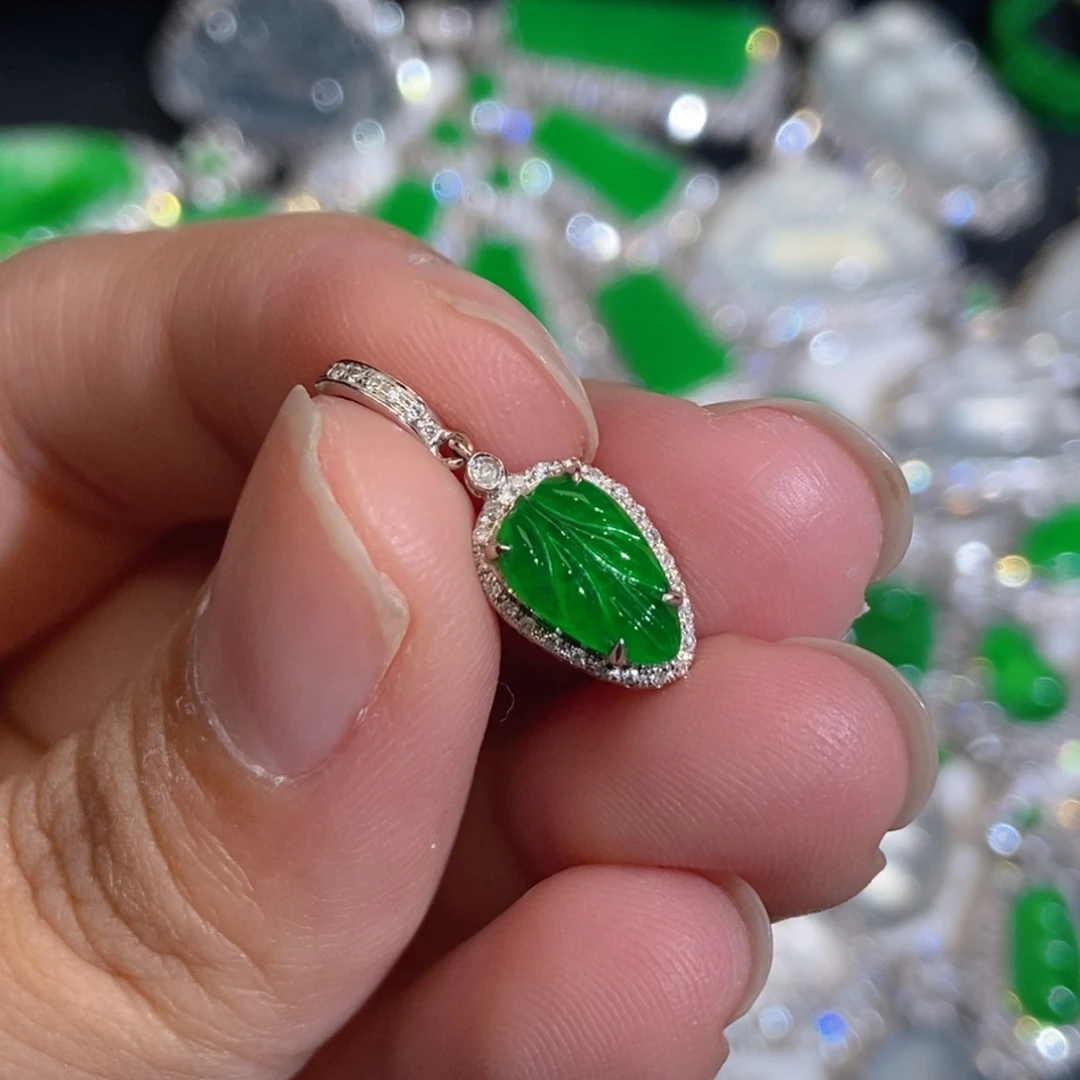 翡翠18K金镶嵌颈饰天然缅甸A货翡翠