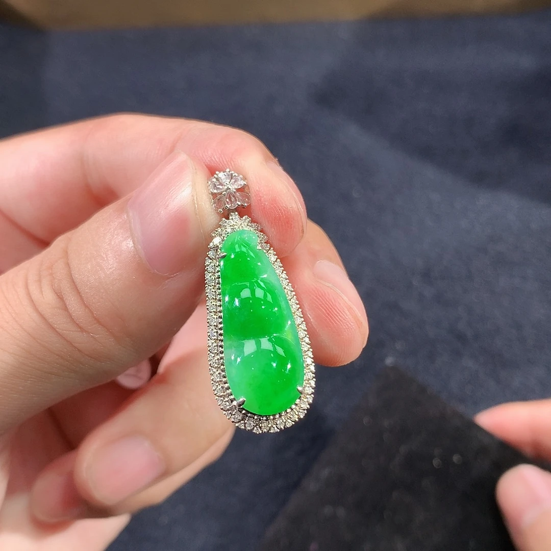 翡翠18K金镶嵌颈饰