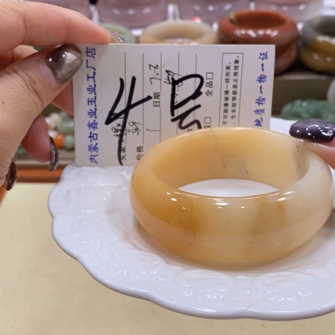 【闪购商品】未镶嵌手镯石英质玉