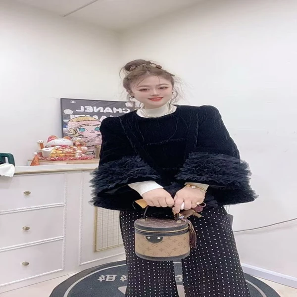 2099时尚洋气蕾丝边丝绒棉服