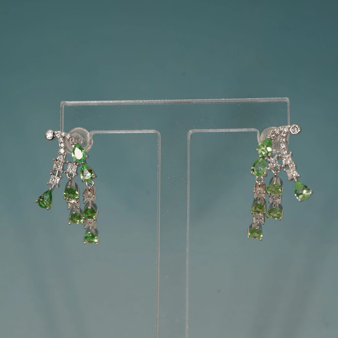 S925银镶嵌石榴石（莎弗莱）耳饰拍一发一