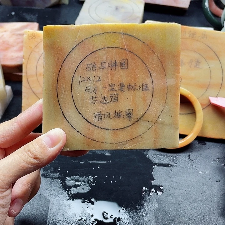 石英质玉未镶嵌手镯定制