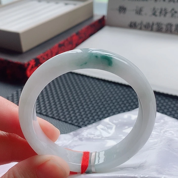 翡翠手镯未镶嵌58.8圈口飘绿手镯