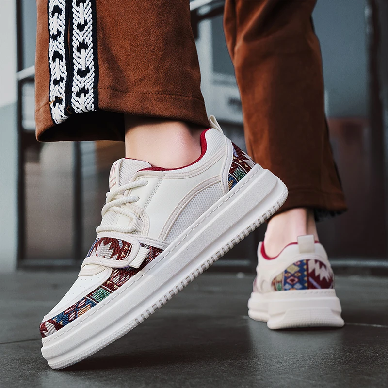 网红爆款百搭港风刺绣2025年夏季新款轻奢潮牌休闲板鞋魔术小白鞋