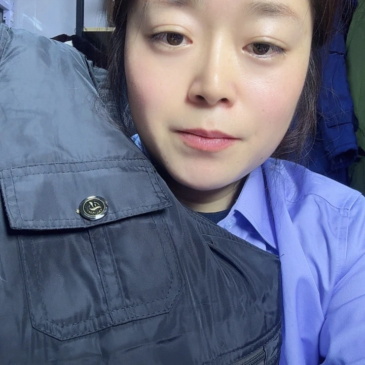 特价皮毛一体马甲瑕疵