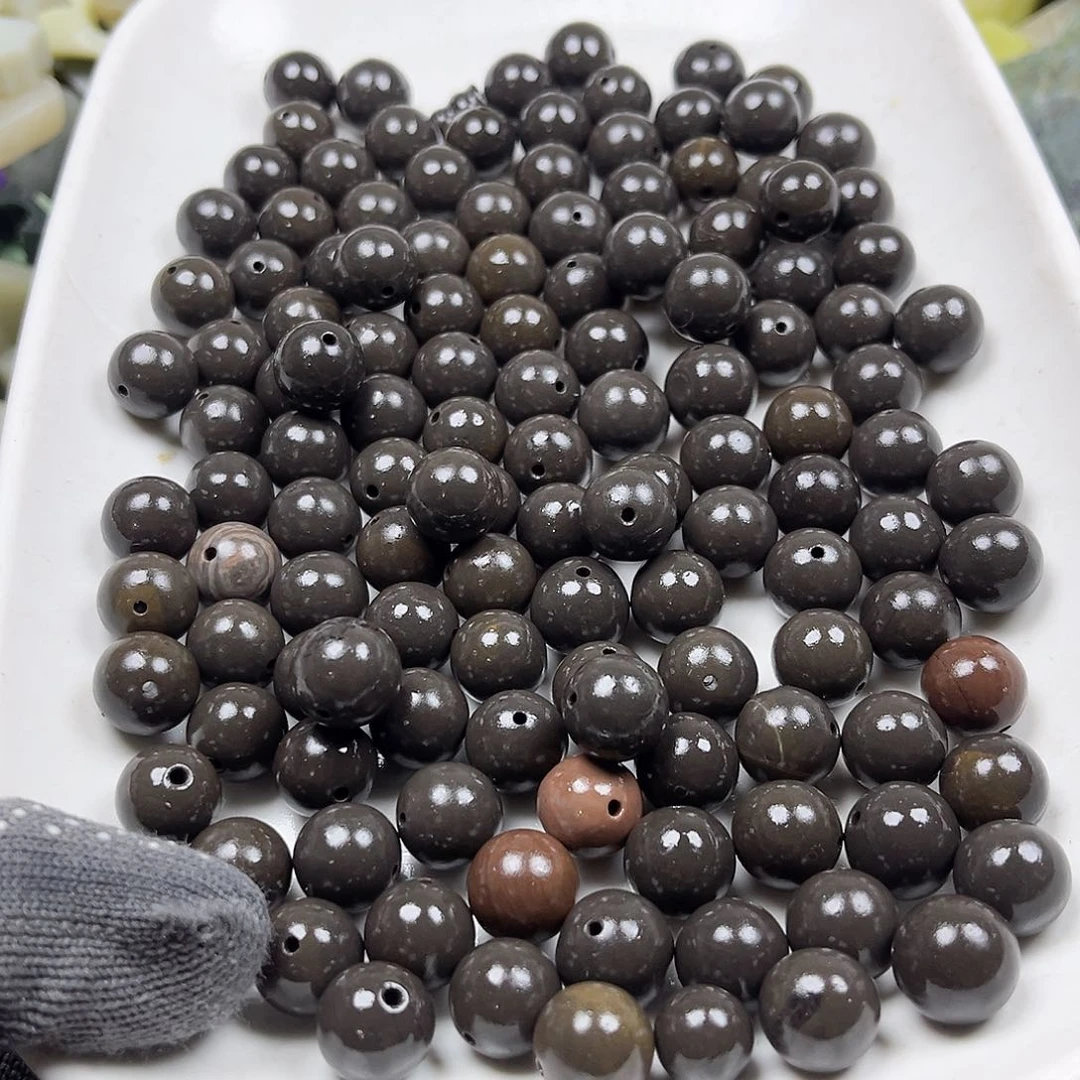 颈饰未镶嵌石英质玉