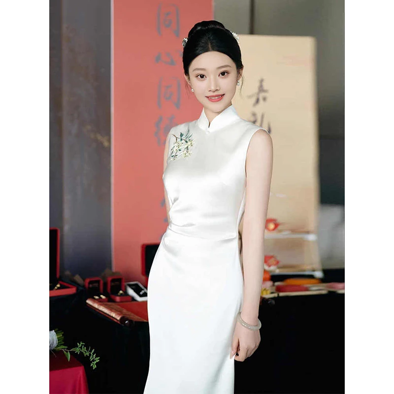 新中式古法旗袍2025新款订婚礼服高端轻奢小众国风宴会白色连衣裙