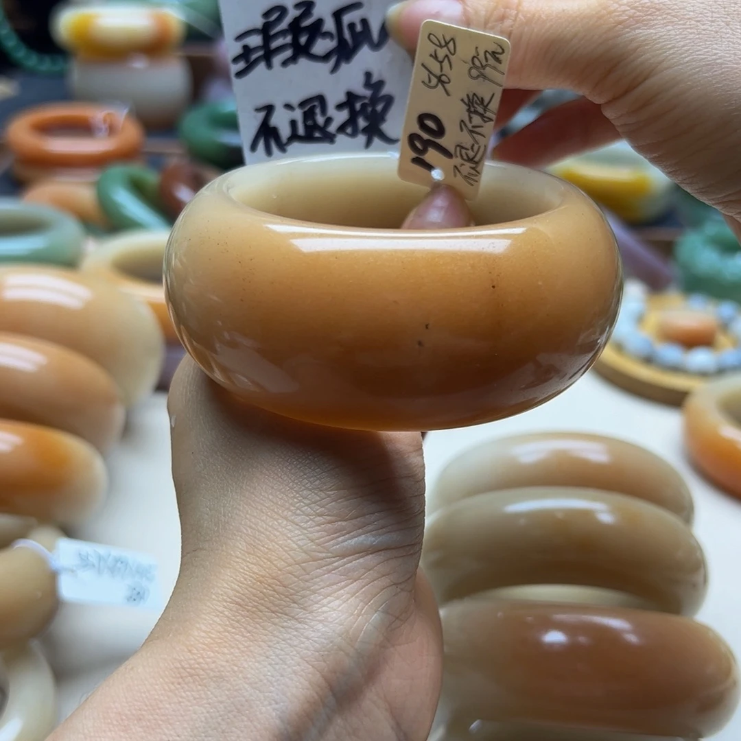 徒***沐石英岩玉未镶嵌手镯