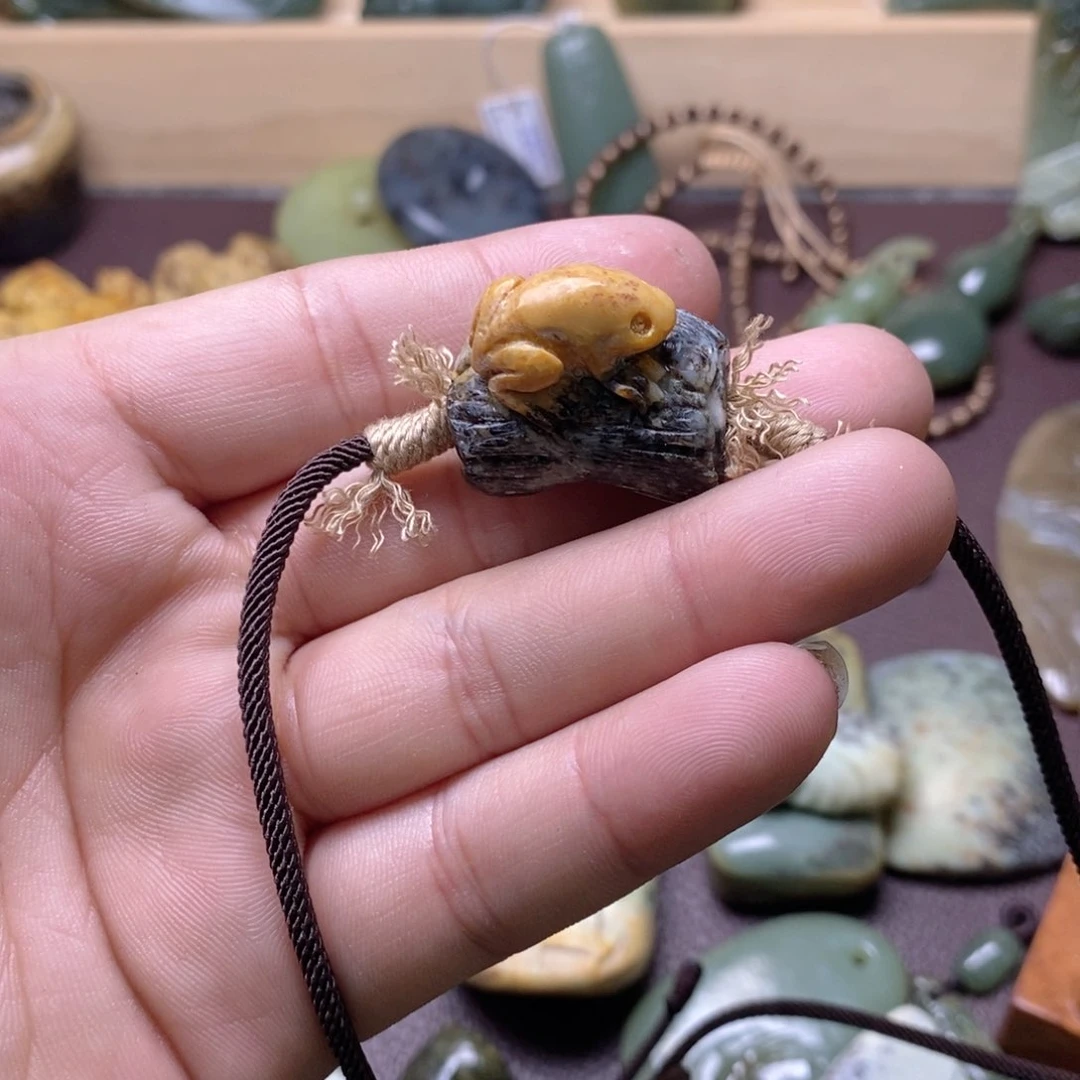岫岩河磨玉（透闪石质玉）挂件未镶嵌润