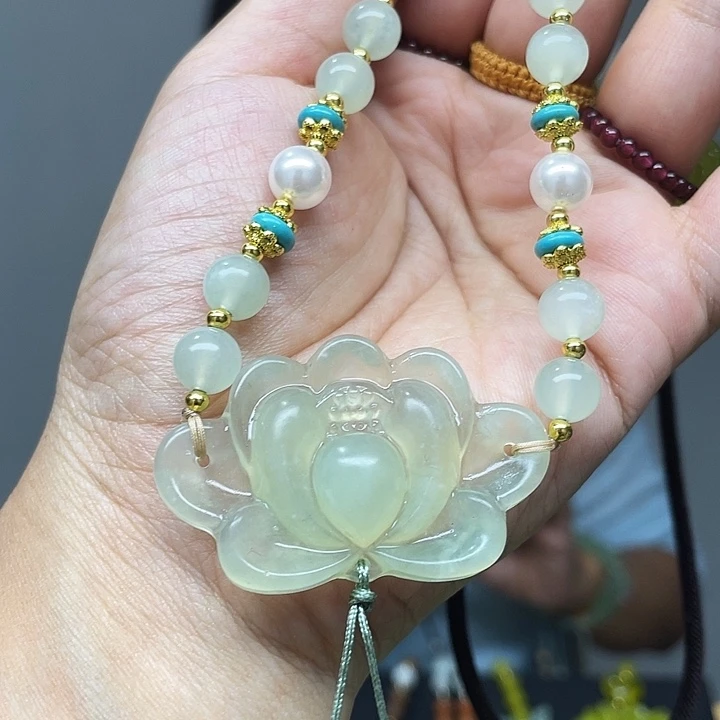 蛇纹石玉未镶嵌颈饰